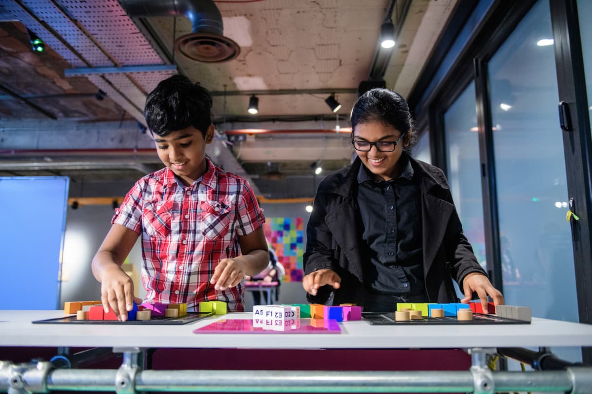 C V1081 Maths City 211003